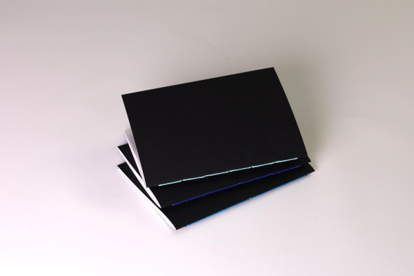 Heft mit Knotenfadenheftung